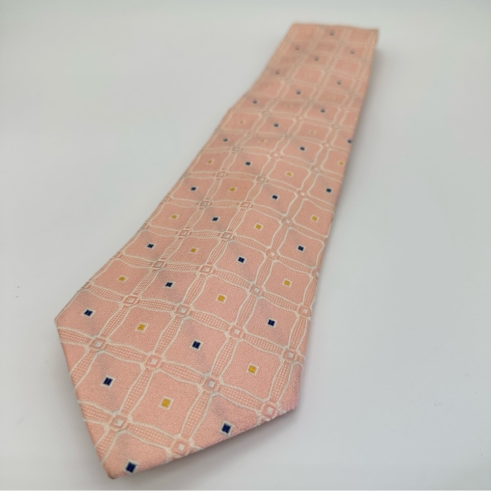 Roundtree & Yorke Peach Geometric Tie